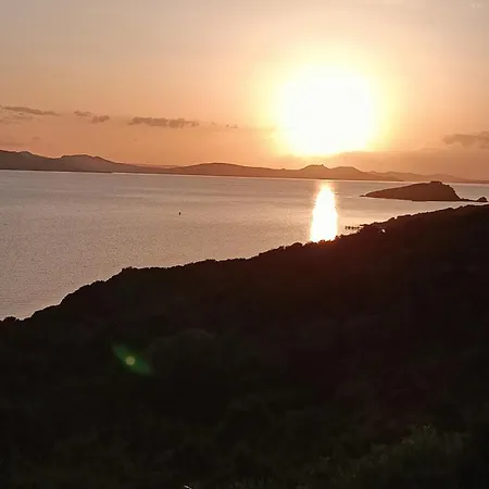 Localita Cala Del Faro. Affitto Bilocale Con Portico E Giardino.
