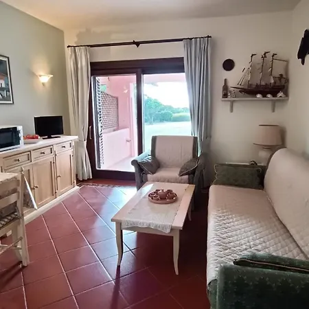 شقة Localita Cala Del Faro. Affitto Bilocale Con Portico E Giardino.