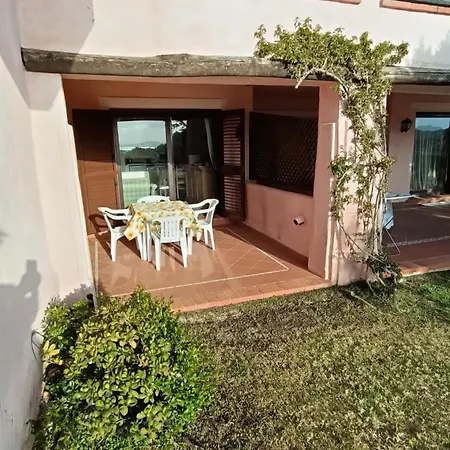 Localita Cala Del Faro. Affitto Bilocale Con Portico E Giardino. شقة