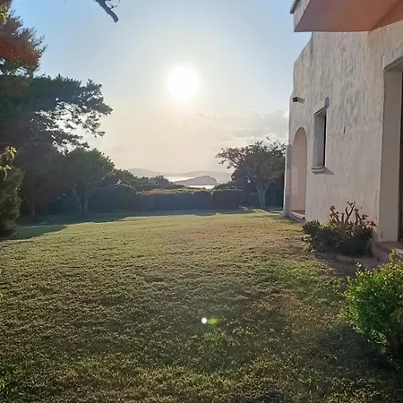 Localita Cala Del Faro. Affitto Bilocale Con Portico E Giardino. Апартаменты