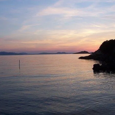 Localita Cala Del Faro. Affitto Bilocale Con Portico E Giardino. Апартаменты
