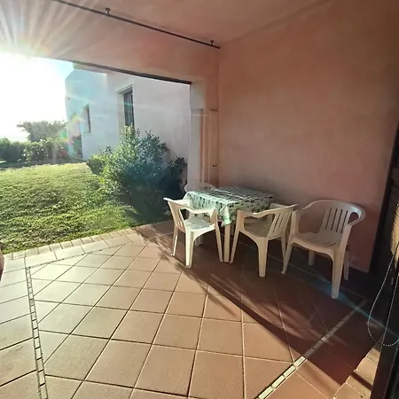 Localita Cala Del Faro. Affitto Bilocale Con Portico E Giardino. بورتو كيرفو