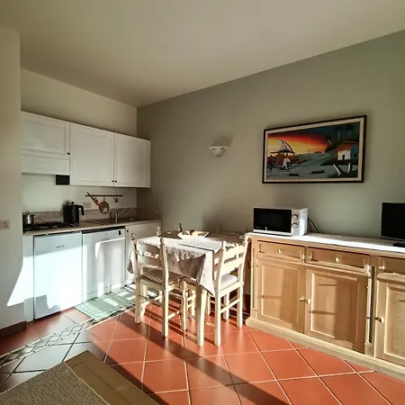 Localita Cala Del Faro. Affitto Bilocale Con Portico E Giardino. شقة