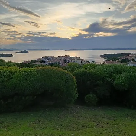 Localita Cala Del Faro. Affitto Bilocale Con Portico E Giardino.