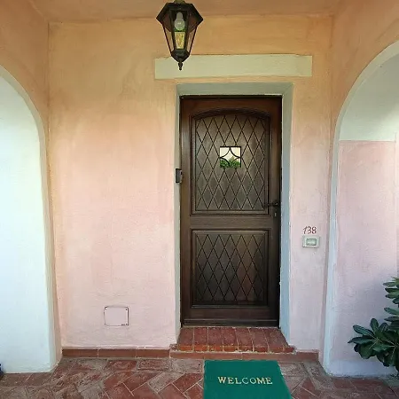 Localita Cala Del Faro. Affitto Bilocale Con Portico E Giardino. Porto Cervo