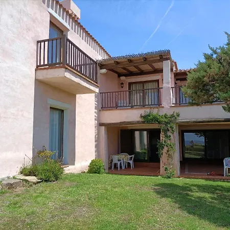 Localita Cala Del Faro. Affitto Bilocale Con Portico E Giardino. Porto Cervo