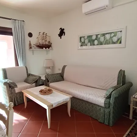 아파트 Localita Cala Del Faro. Affitto Bilocale Con Portico E Giardino. *