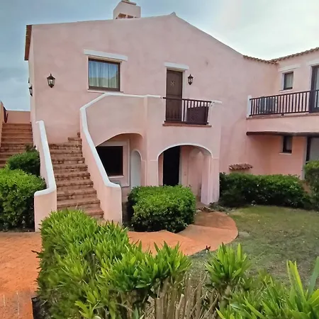 Localita Cala Del Faro. Affitto Bilocale Con Portico E Giardino. Apartment