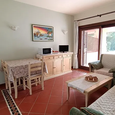 Localita Cala Del Faro. Affitto Bilocale Con Portico E Giardino. *