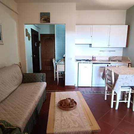 Localita Cala Del Faro. Affitto Bilocale Con Portico E Giardino. *