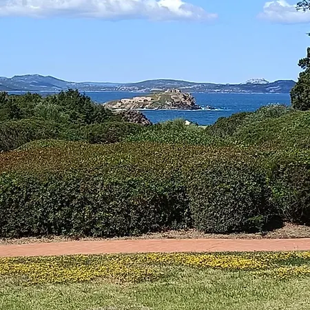 Localita Cala Del Faro. Affitto Bilocale Con Portico E Giardino.